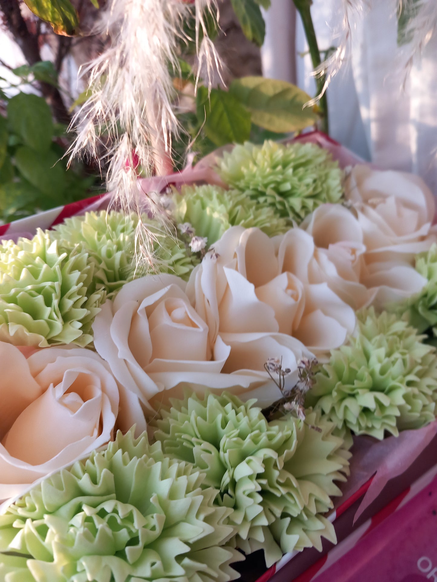 CREAM ROSE HEADS CARNATION FLOWER SOAP IN WHITE DISPLAY BOX