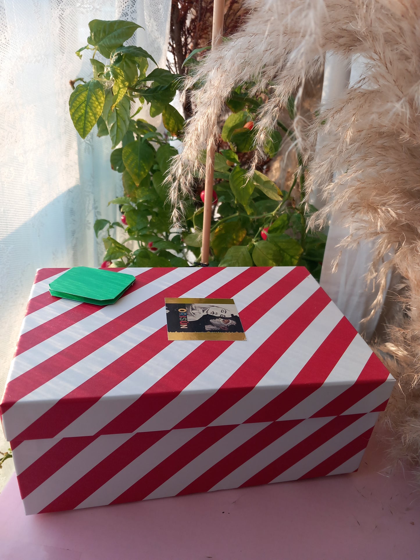 YAAA YELLOW CREAM ROSE HEADS FLOWER SOAP IN CANDY CANE DISPLAY BOX