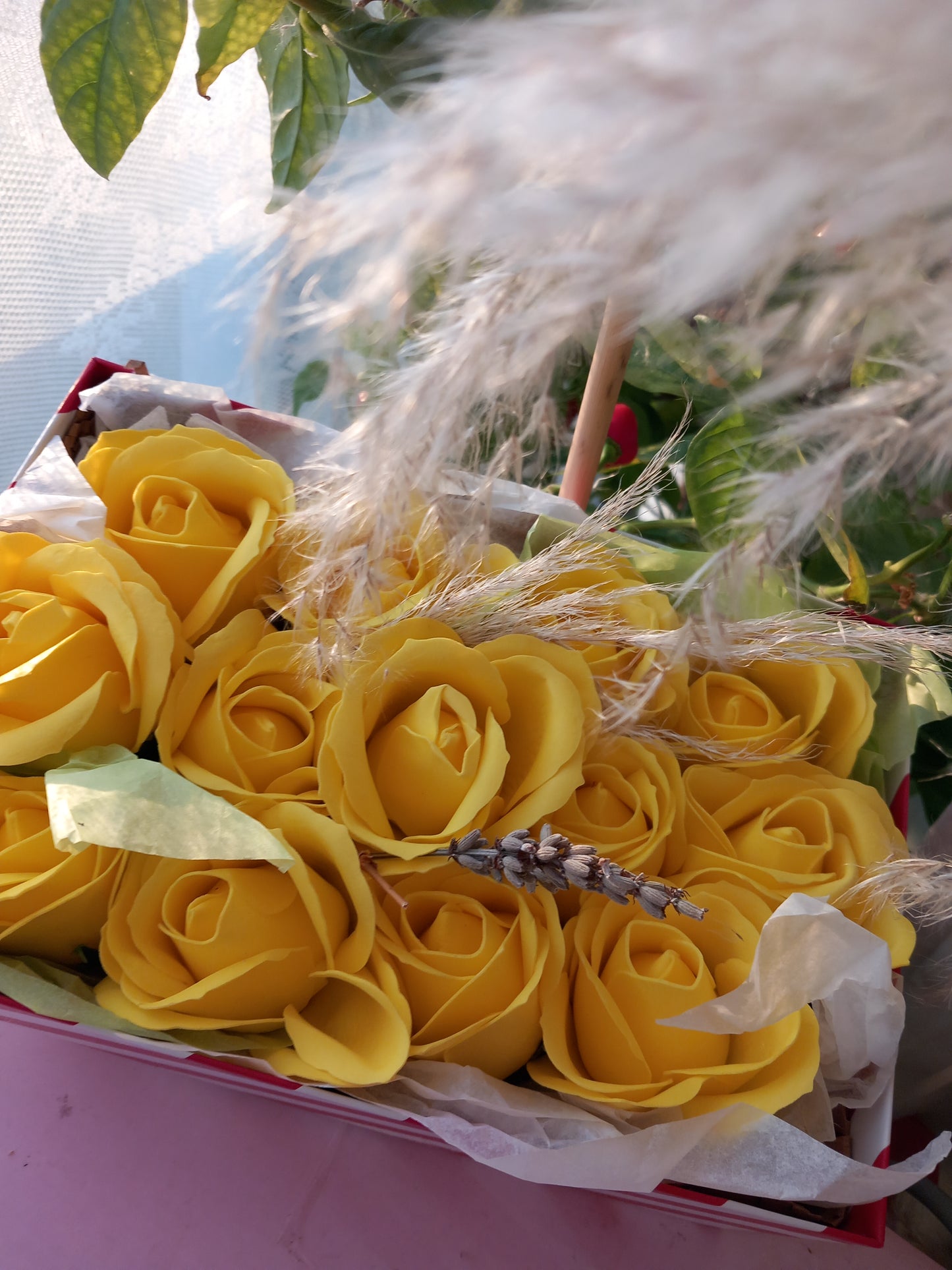 MELLOW YELLOW ROSE HEADS FLOWER SOAP IN CANDY CANE DISPLAY BOX
