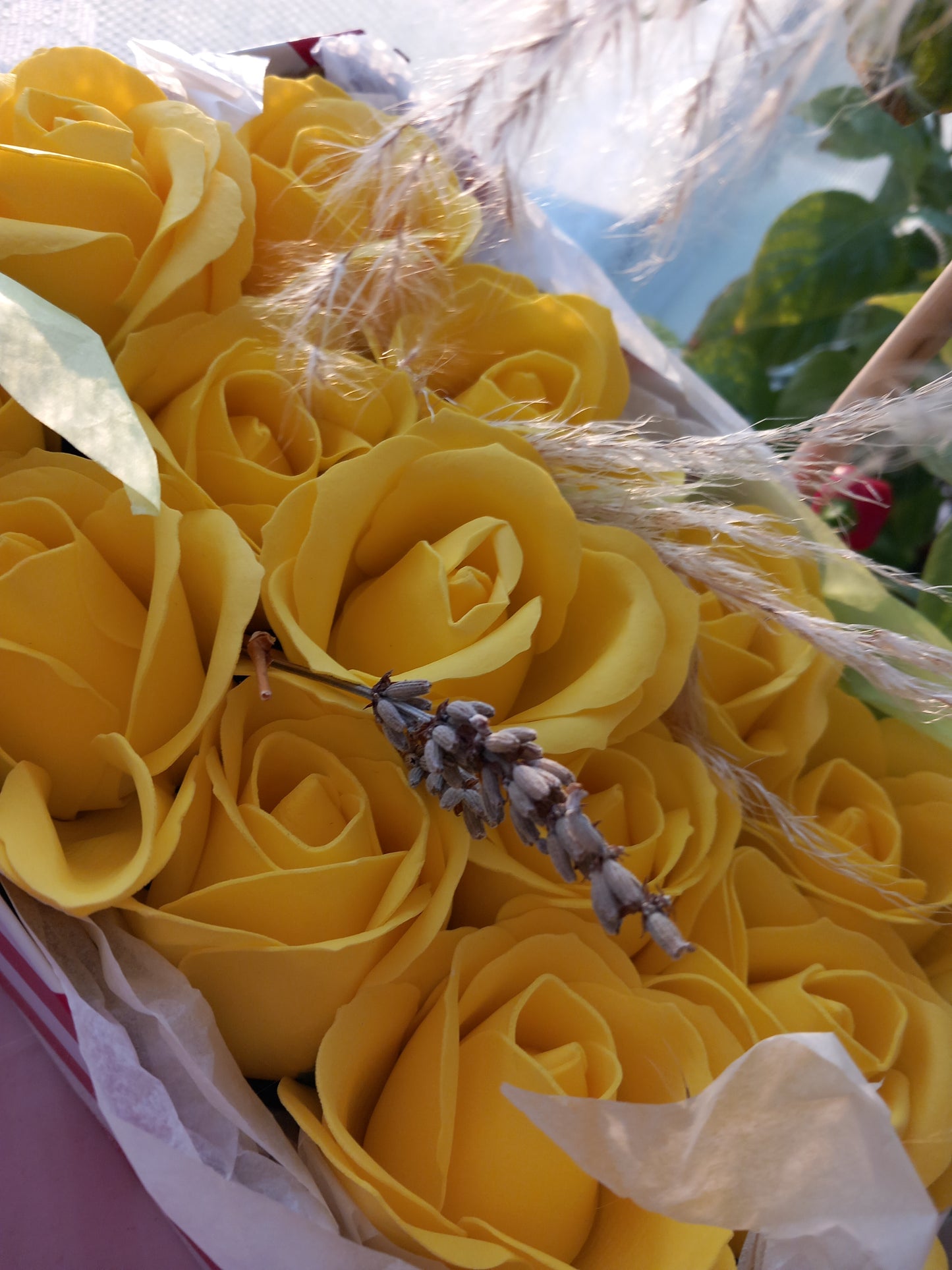 MELLOW YELLOW ROSE HEADS FLOWER SOAP IN CANDY CANE DISPLAY BOX