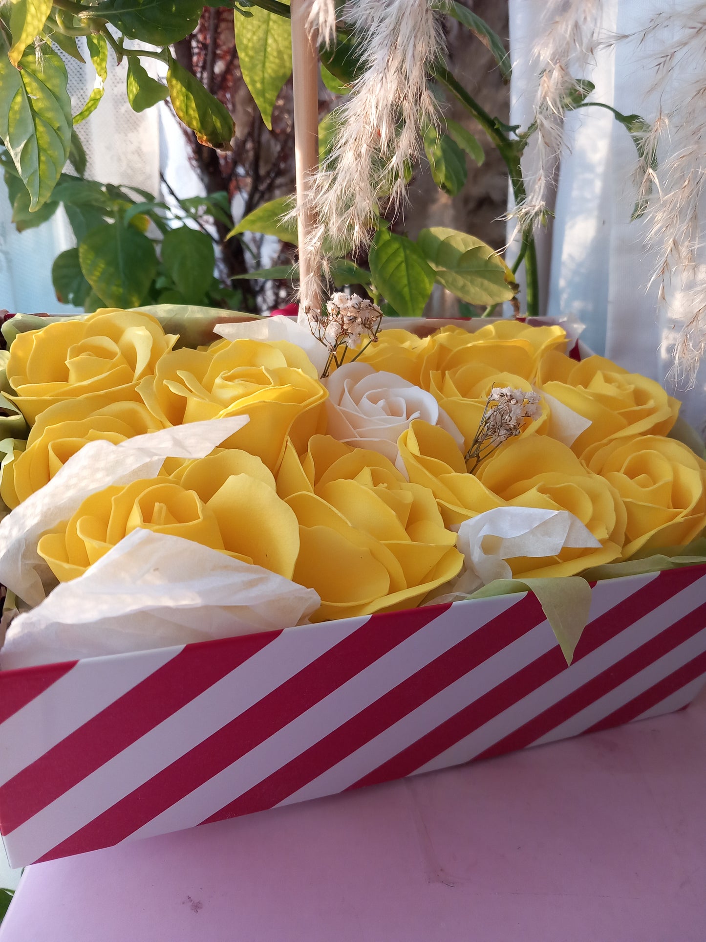 YAAA YELLOW CREAM ROSE HEADS FLOWER SOAP IN CANDY CANE DISPLAY BOX