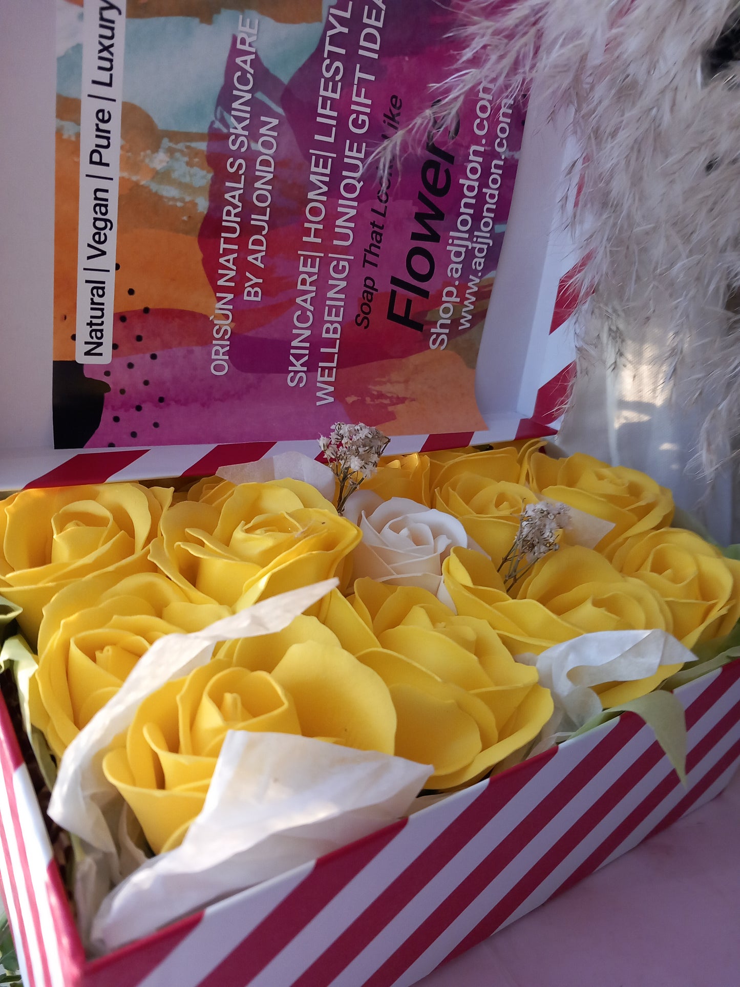 YAAA YELLOW CREAM ROSE HEADS FLOWER SOAP IN CANDY CANE DISPLAY BOX