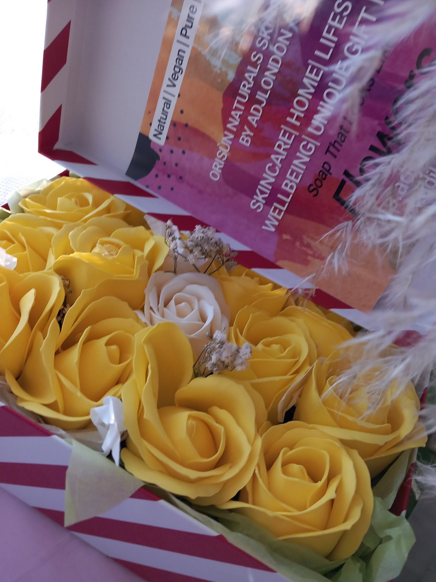 YAAA YELLOW CREAM ROSE HEADS FLOWER SOAP IN CANDY CANE DISPLAY BOX