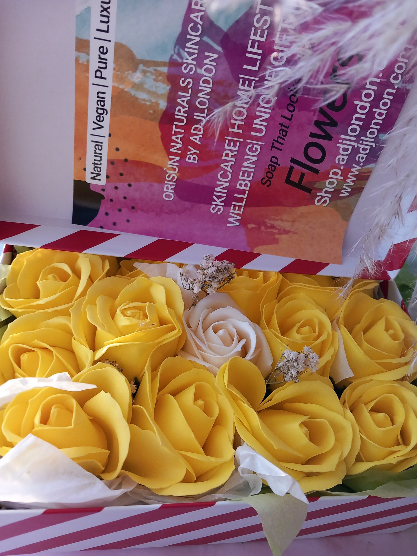 YAAA YELLOW CREAM ROSE HEADS FLOWER SOAP IN CANDY CANE DISPLAY BOX