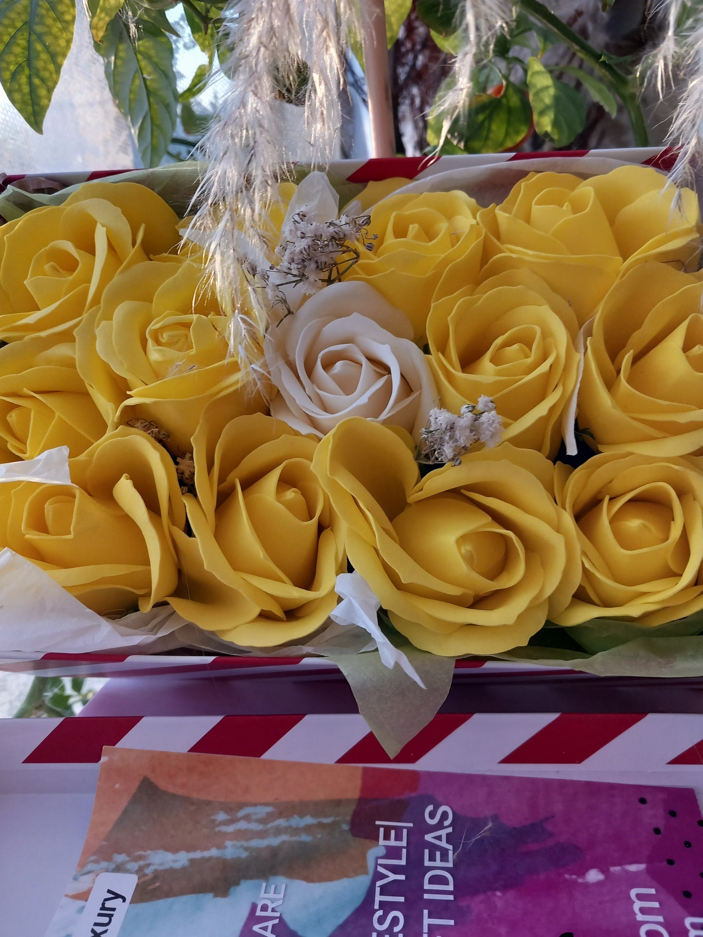 YAAA YELLOW CREAM ROSE HEADS FLOWER SOAP IN CANDY CANE DISPLAY BOX