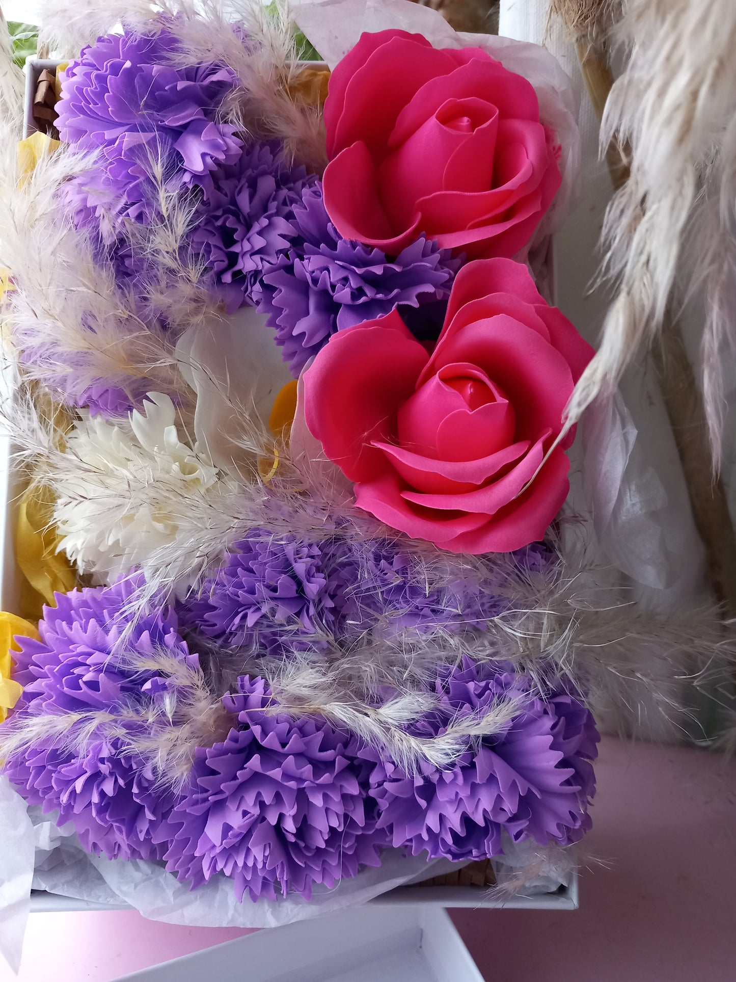 FLOWER SOAP IN WHITE DISPLAY BOX