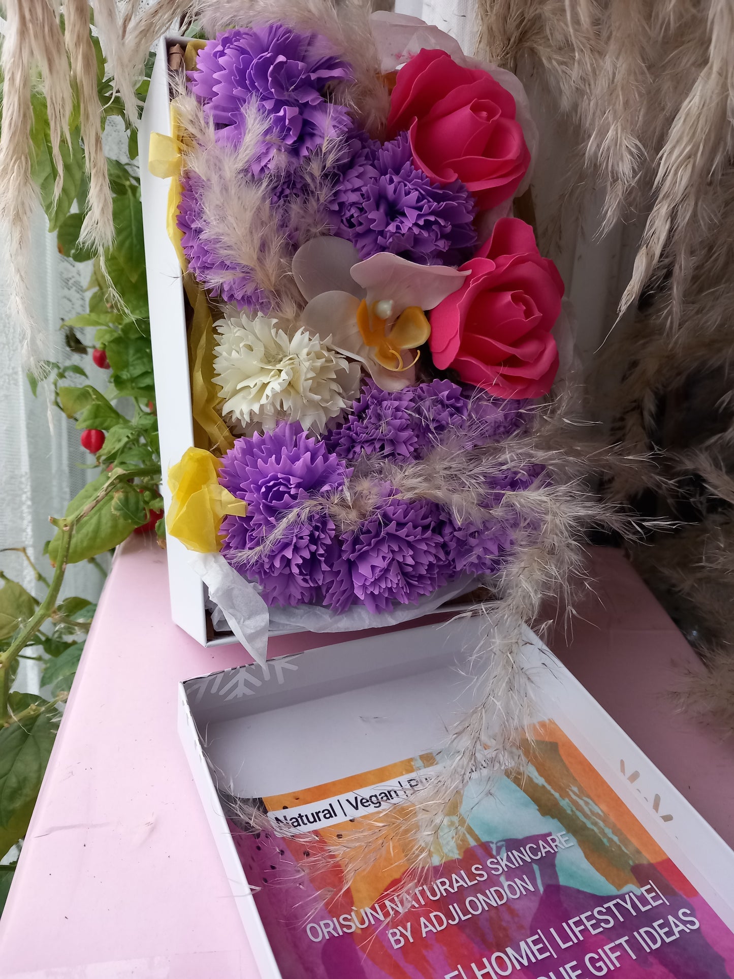 FLOWER SOAP IN WHITE DISPLAY BOX