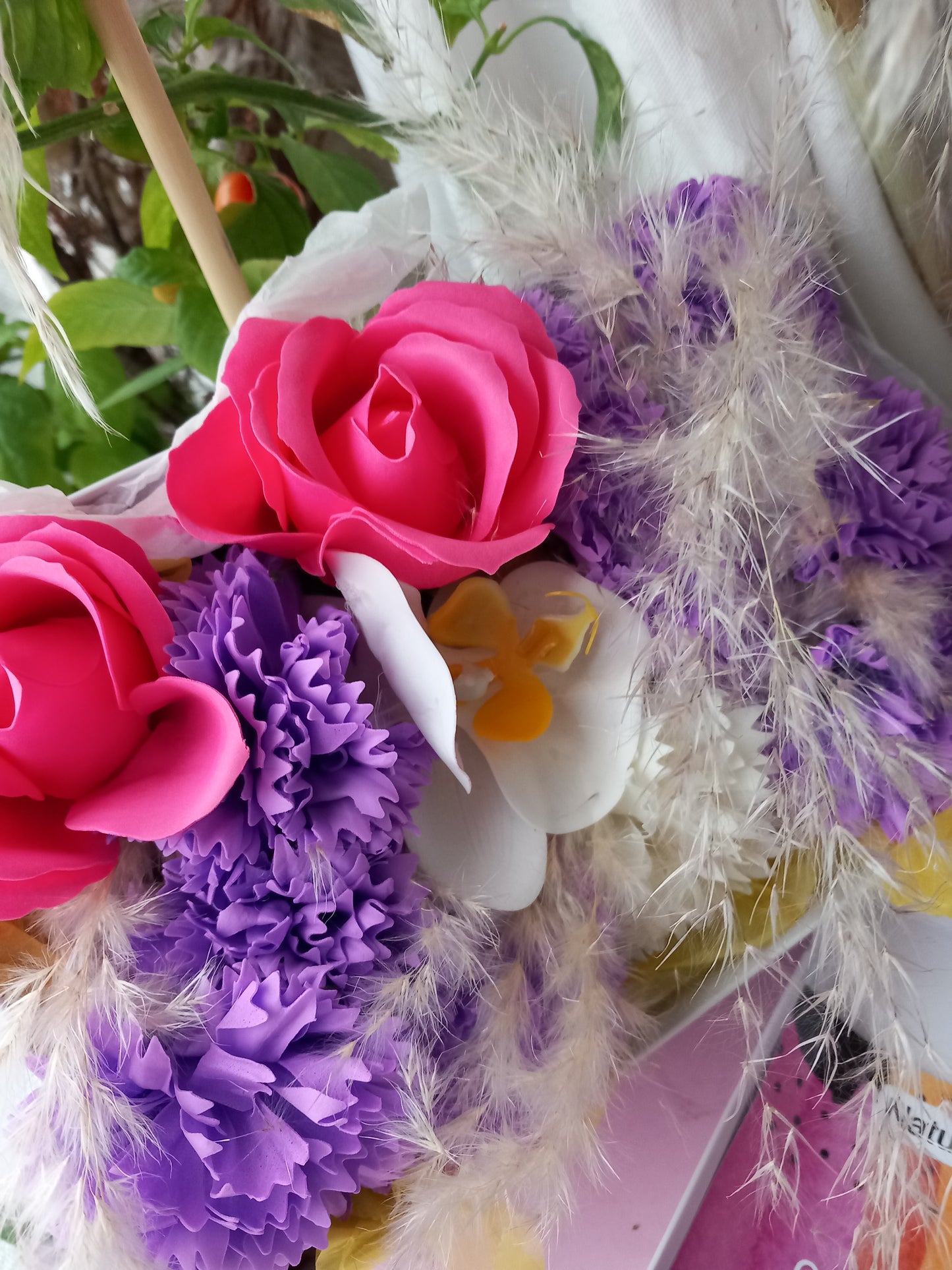 FLOWER SOAP IN WHITE DISPLAY BOX