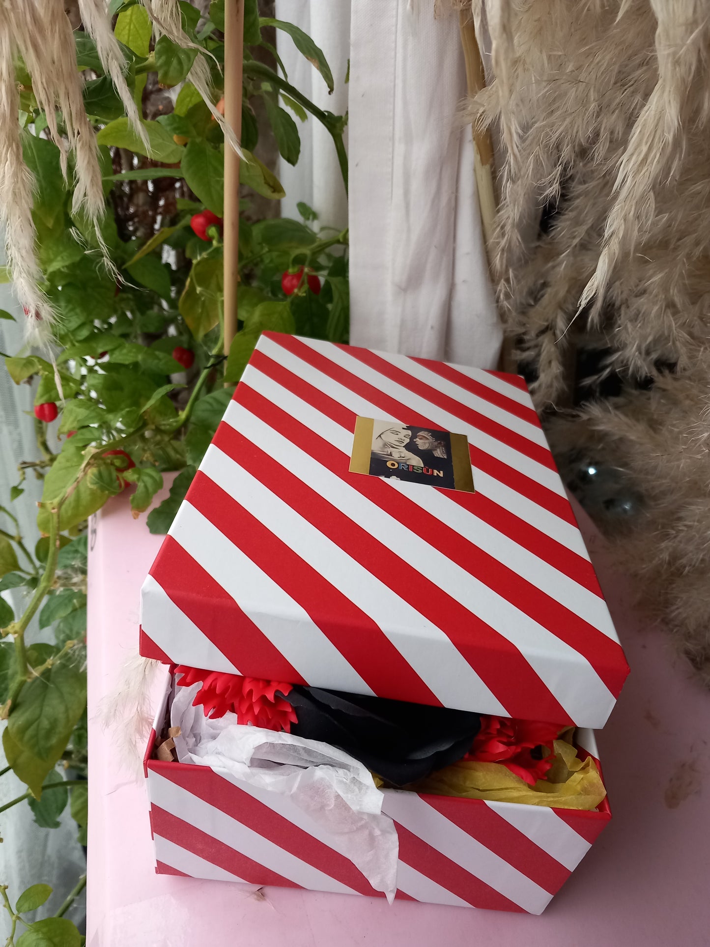 QUEEN OF HEARTS FLOWER SOAP IN CANDY CANE DISPLAY BOX