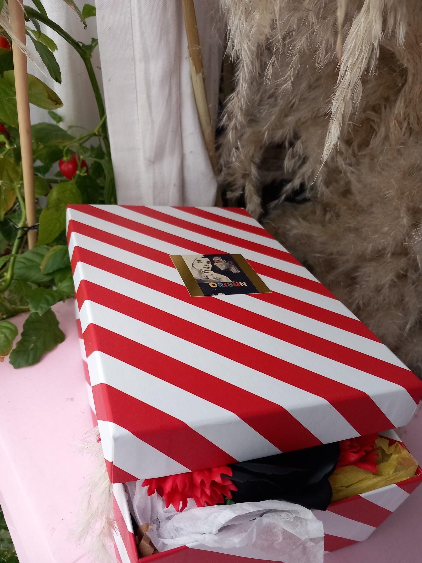 QUEEN OF HEARTS FLOWER SOAP IN CANDY CANE DISPLAY BOX