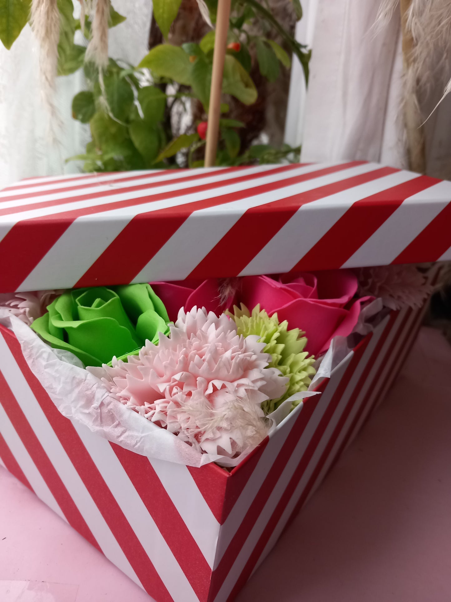 ORCHID MIX FLOWER SOAP IN CANDY CANE DISPLAY BOX