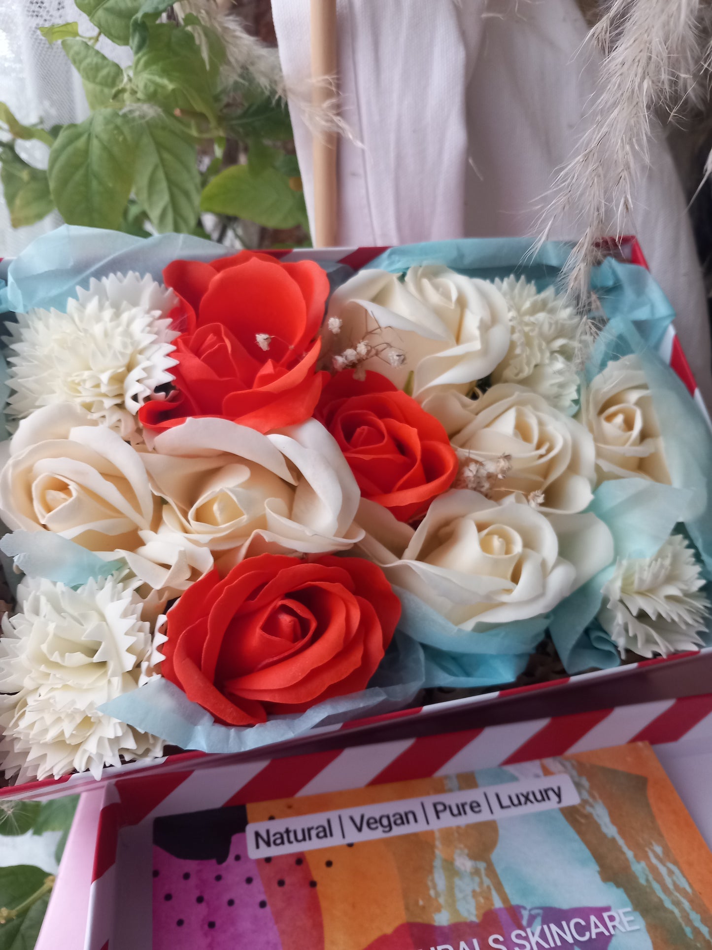 SUNSET ORANGE CREAM MIX WHITE FLOWER SOAP IN CANDY CANE DISPLAY BOX