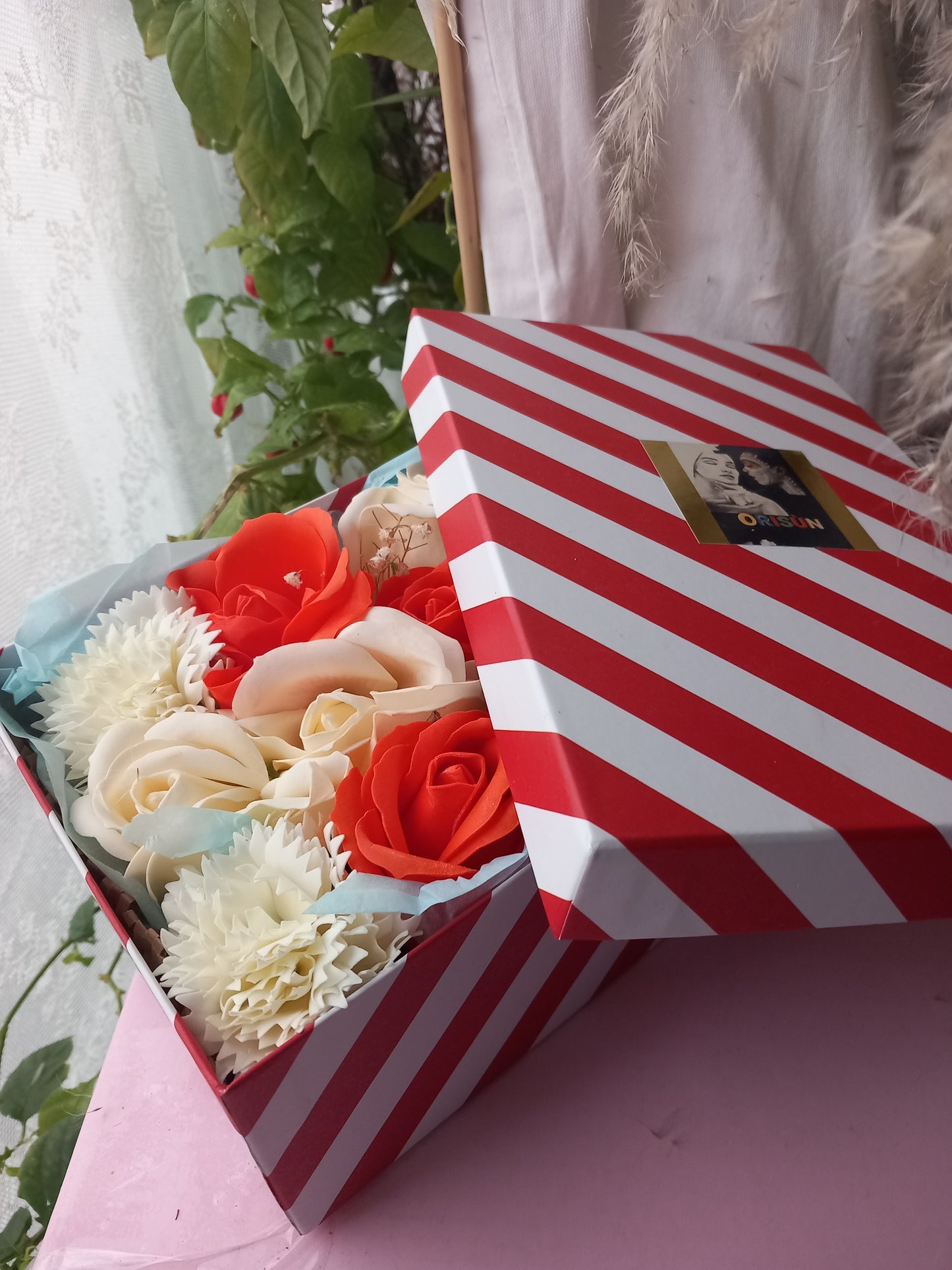 SUNSET ORANGE CREAM MIX WHITE FLOWER SOAP IN CANDY CANE DISPLAY BOX