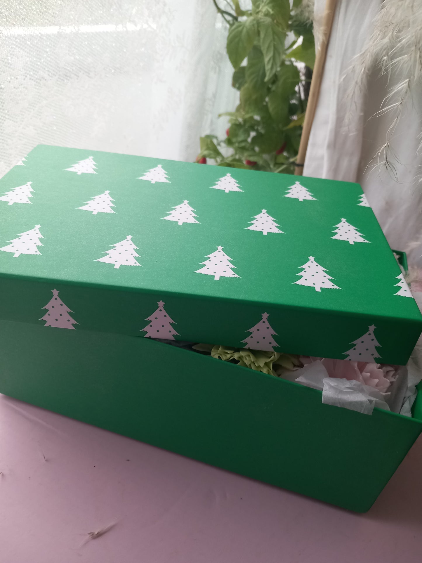 GREEN PINK CAMELIA SHADE MIX ORCHID FLOWER SOAP IN GREEN DISPLAY BOX
