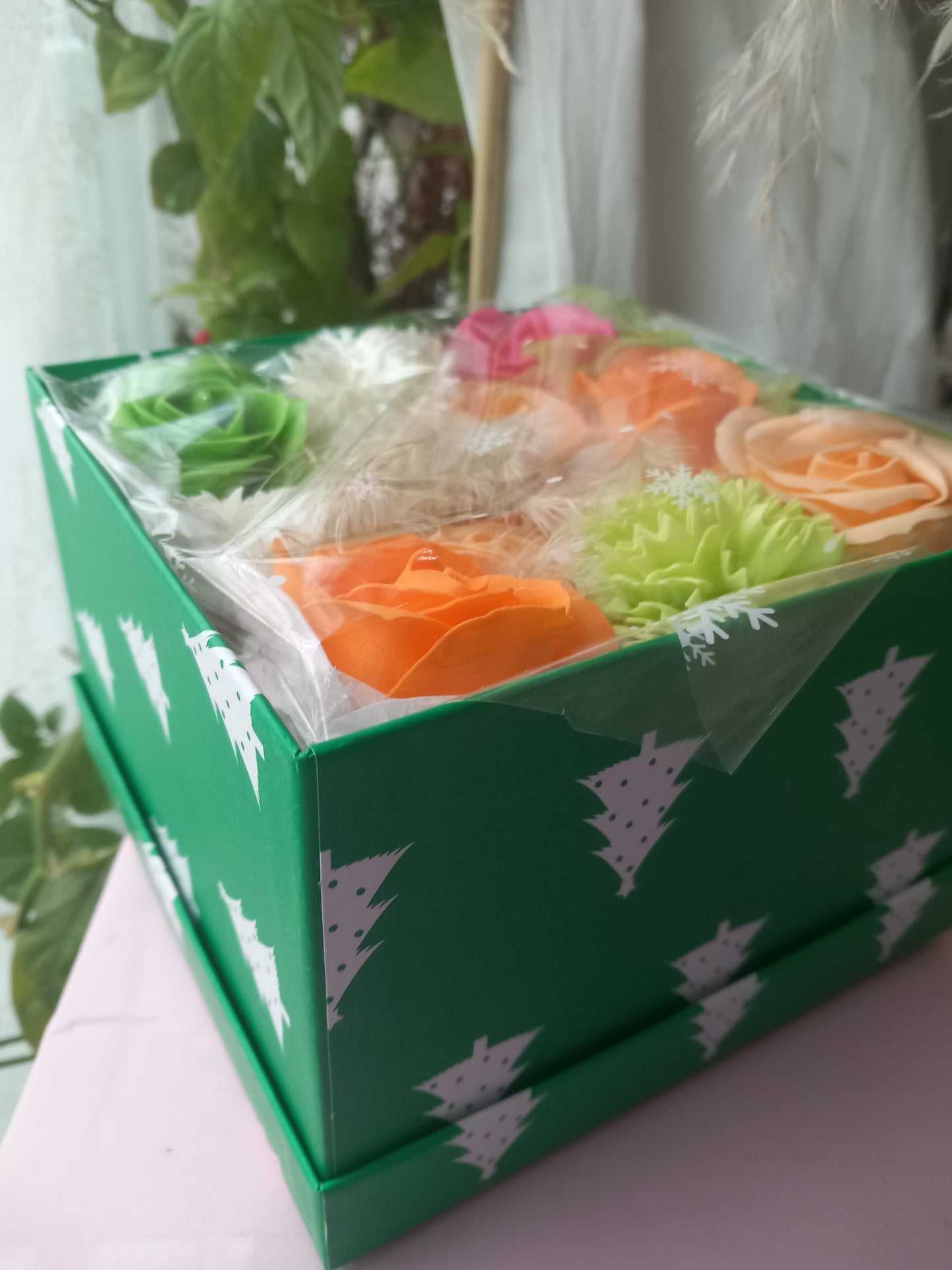 PEACHY SHADE MIX GREEN FLOWER SOAP IN GREEN DISPLAY BOX