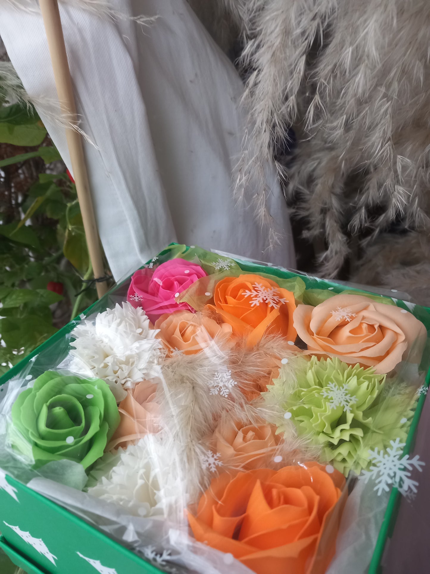 PEACHY SHADE MIX GREEN FLOWER SOAP IN GREEN DISPLAY BOX
