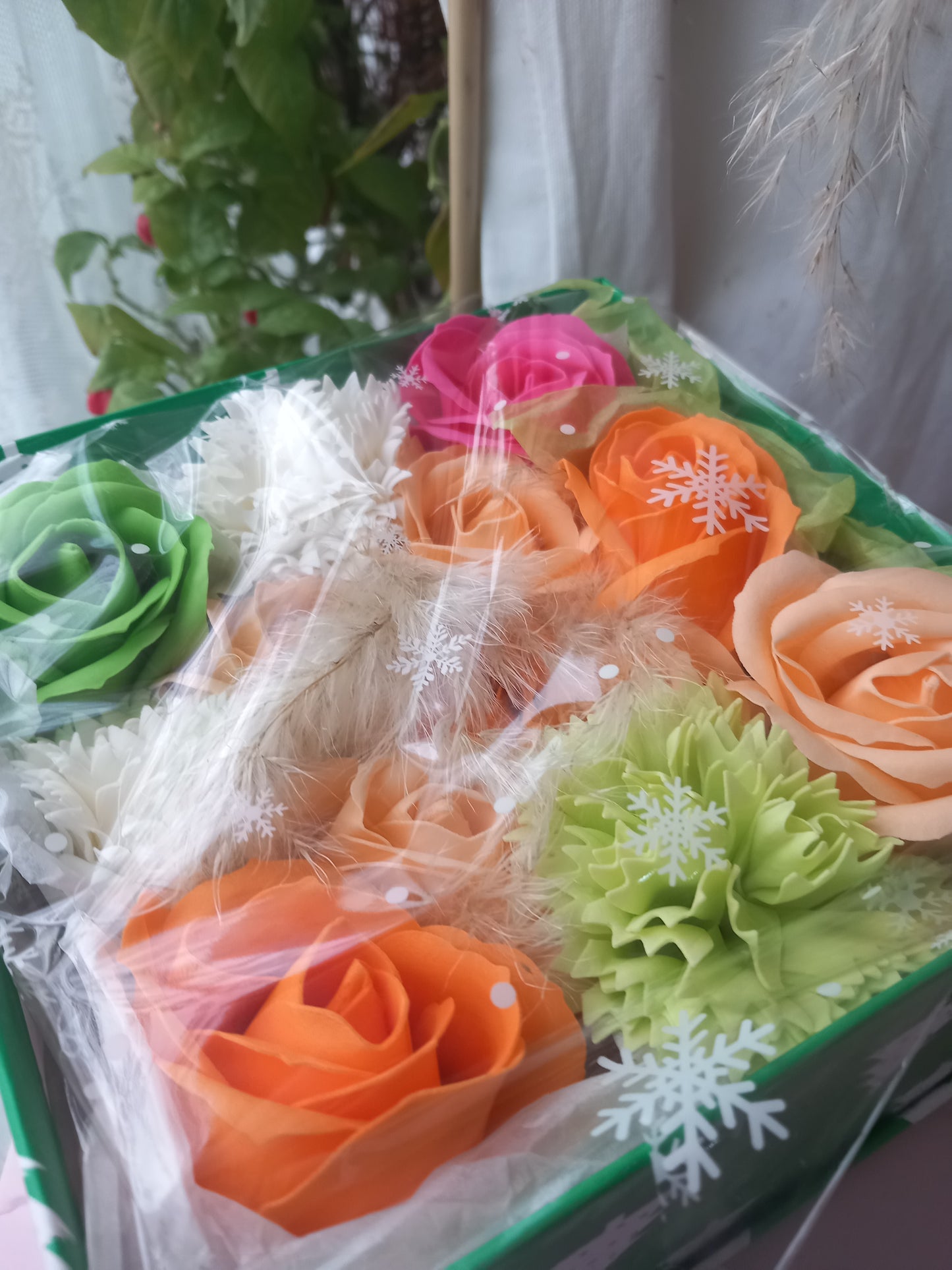 PEACHY SHADE MIX GREEN FLOWER SOAP IN GREEN DISPLAY BOX
