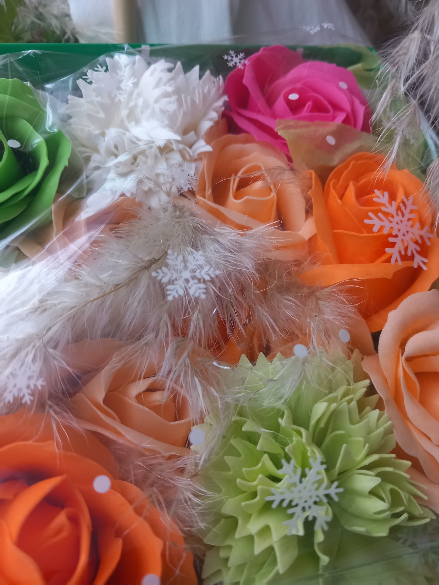 PEACHY SHADE MIX GREEN FLOWER SOAP IN GREEN DISPLAY BOX