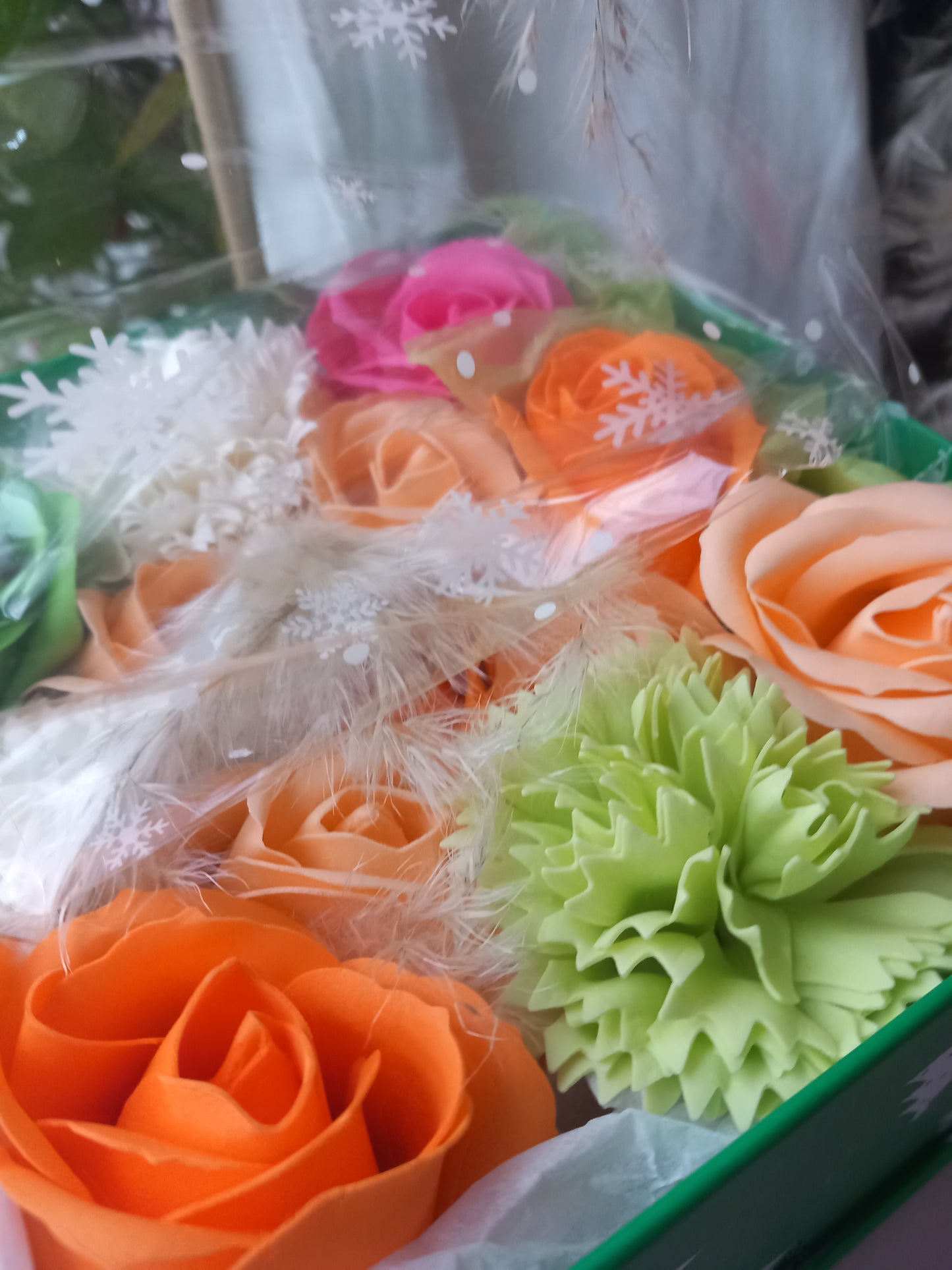 PEACHY SHADE MIX GREEN FLOWER SOAP IN GREEN DISPLAY BOX