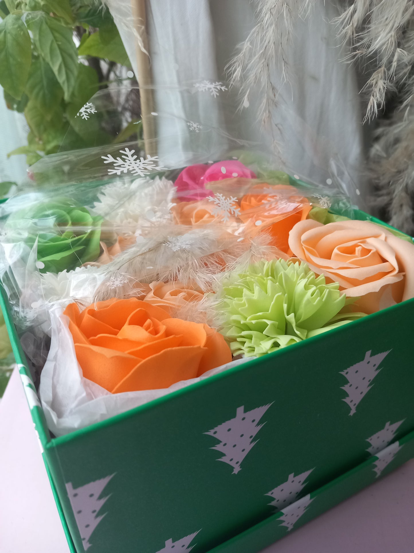 PEACHY SHADE MIX GREEN FLOWER SOAP IN GREEN DISPLAY BOX