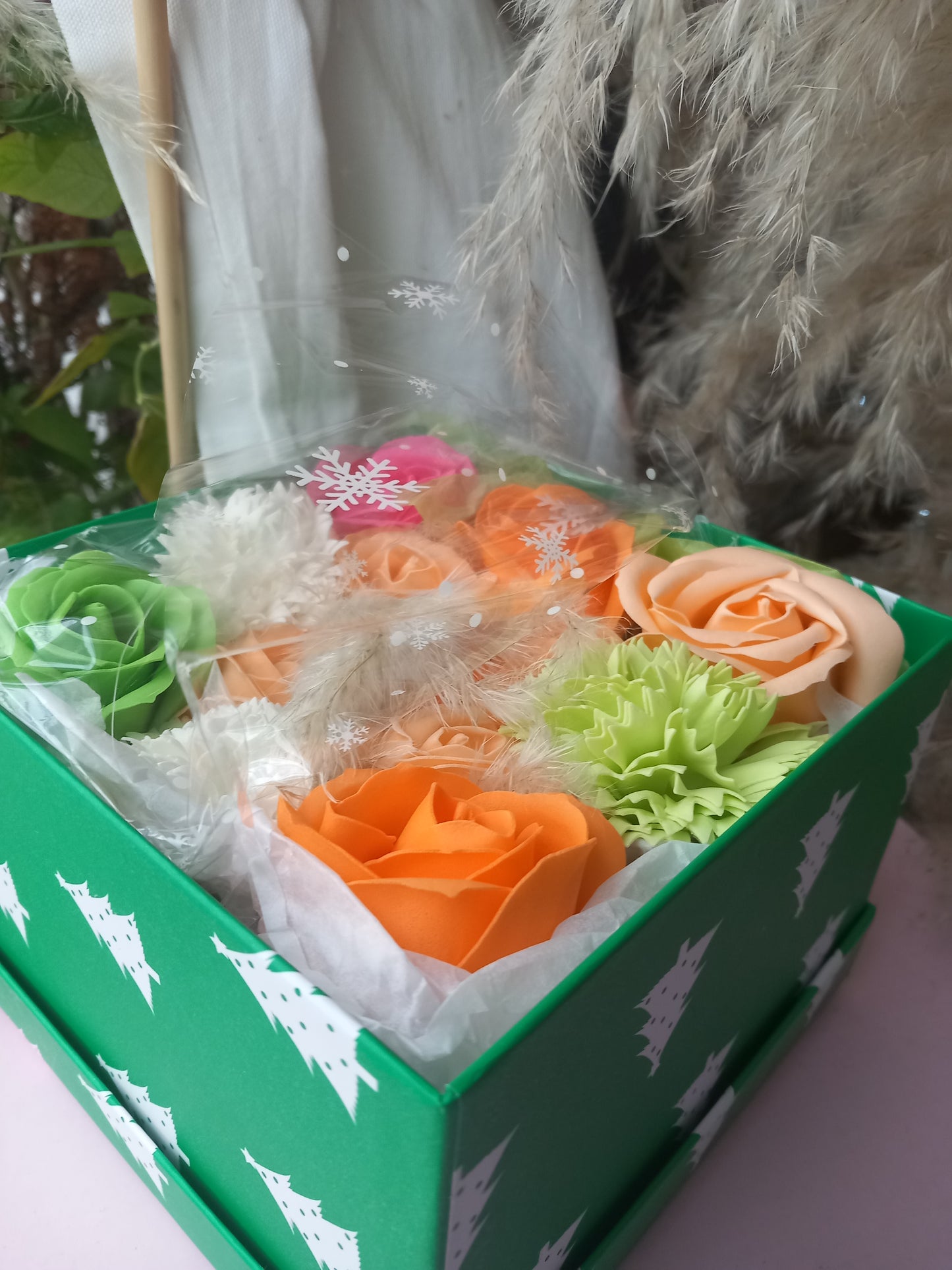 PEACHY SHADE MIX GREEN FLOWER SOAP IN GREEN DISPLAY BOX