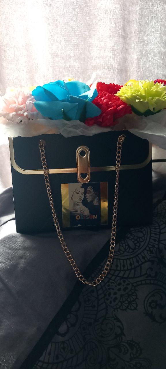 FLOWER SOAP PURSE IN BLACK
