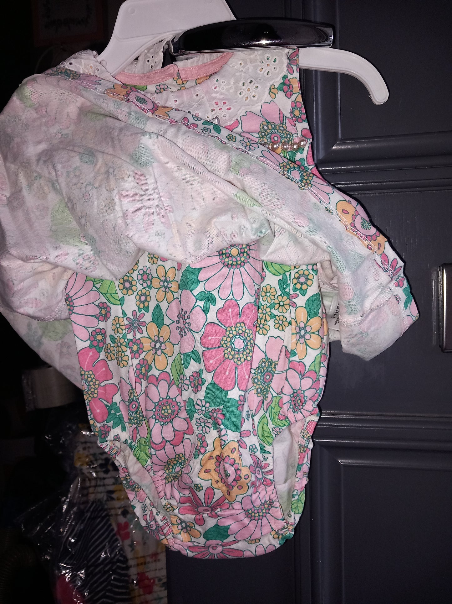 BABY WHITE TRIM NECKLINE FLORAL