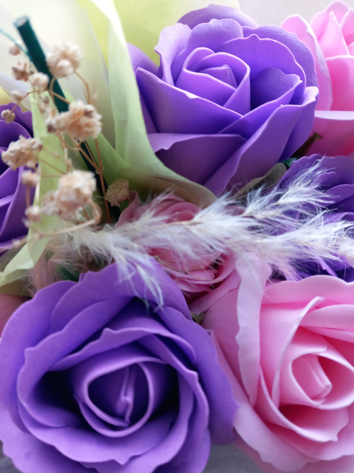 BLACK JUTE BAG SOAP ROSE HEADS
