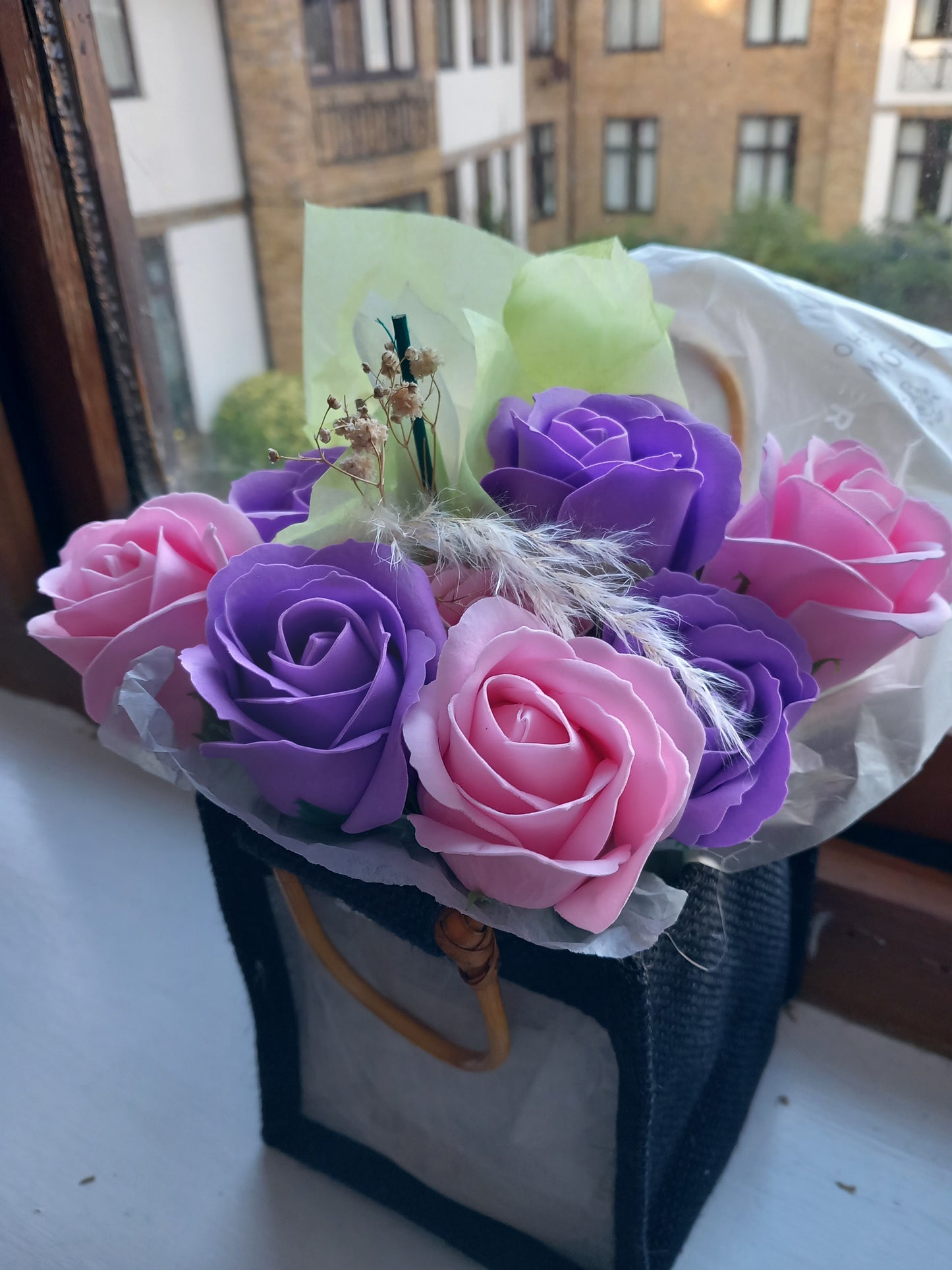 BLACK JUTE BAG SOAP ROSE HEADS
