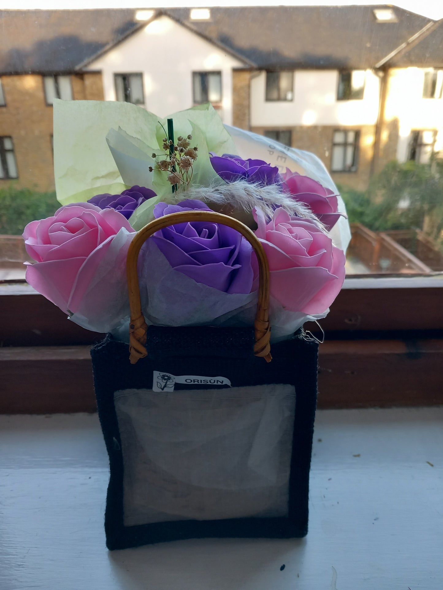 BLACK JUTE BAG SOAP ROSE HEADS