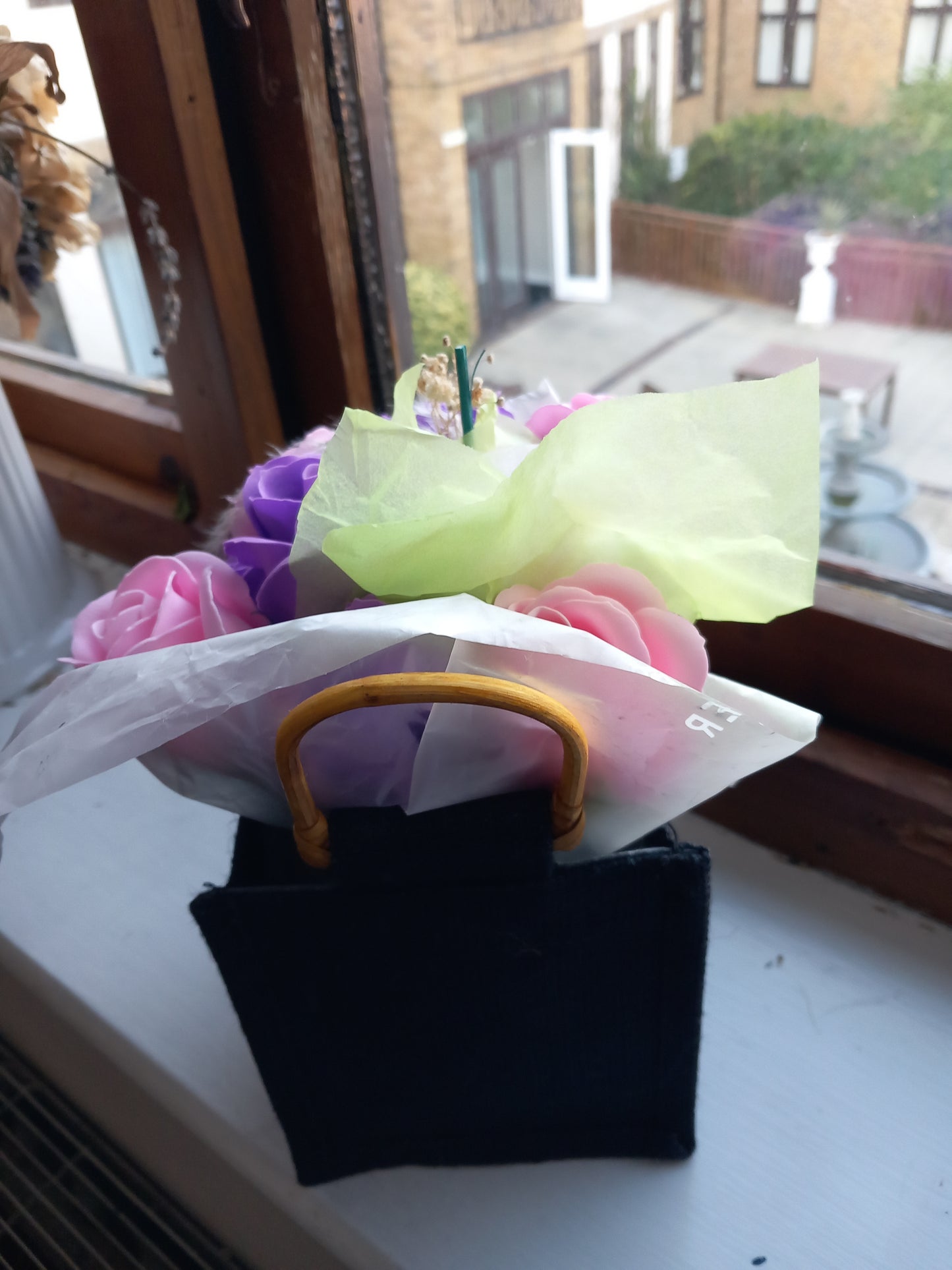 BLACK JUTE BAG SOAP ROSE HEADS
