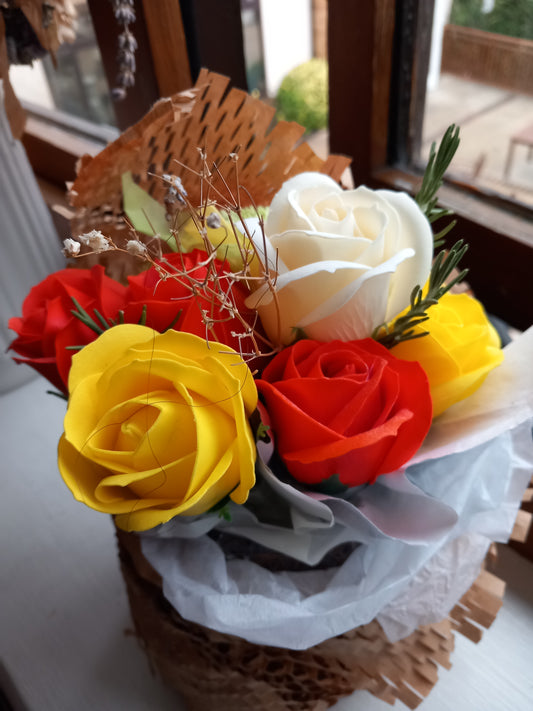 ROSE MIXED FLOWER HEADS SOAP SUNSET ORANGE YELLOW CREAM IN GLASSWARE