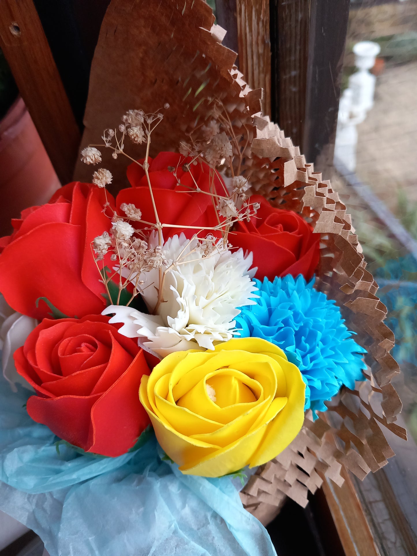 FLOWER SOAP SUNSET ORANGE  YELLOW ROSE BLUE CARNATION MIX IN GLASSWARE