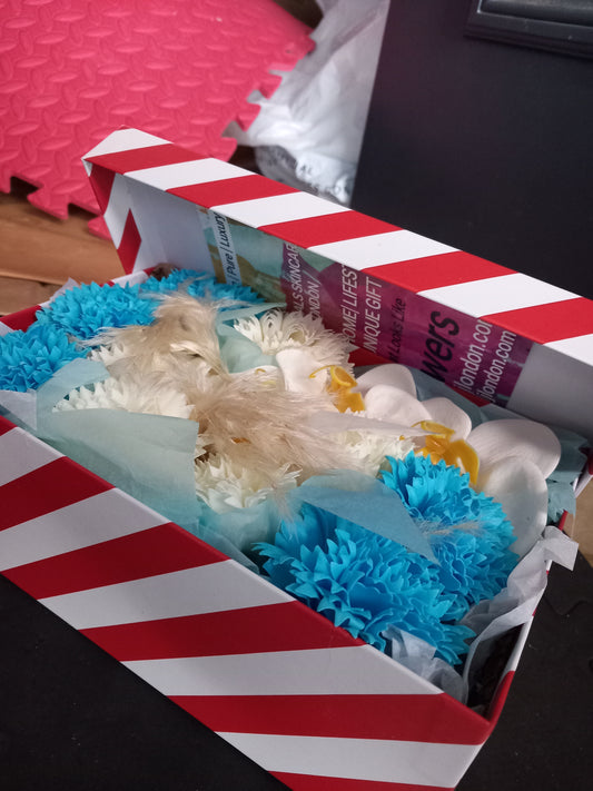 BLUE/WHITE CARNATIONS AND WHITE ORCHIDS COLOUR FLOWER SOAP MIXED IN GIFTBOX