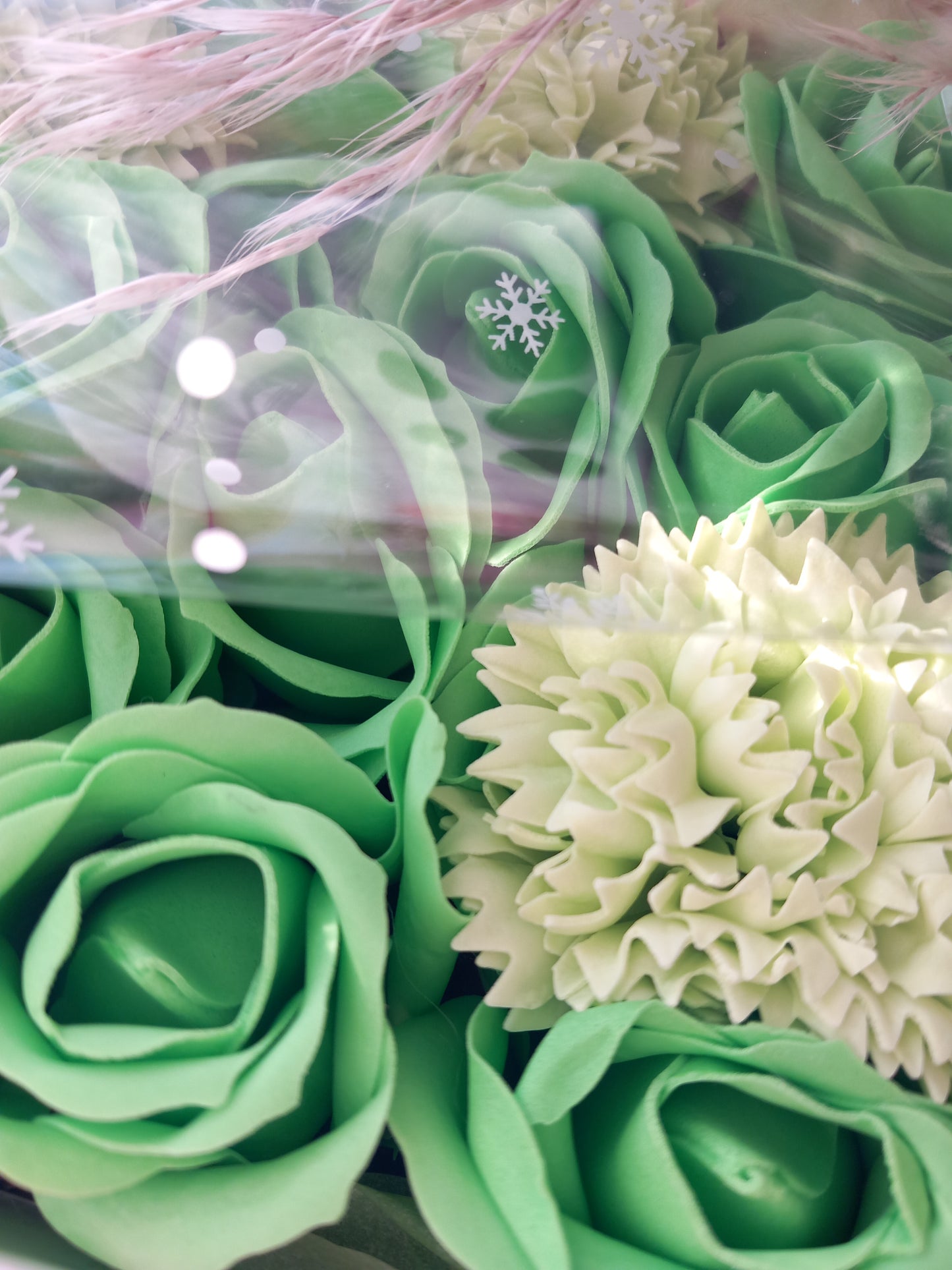 ALL SHADES GREEN ROSE HEADS  CARNATIONS FLOWER SOAP IN CANDY CANE COLOUR DISPLAY BOX