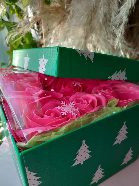 NO PRAMPRAS  LARGE PINK ROSE HEADS FLOWER SOAP IN GREEN DISPLAY BOX