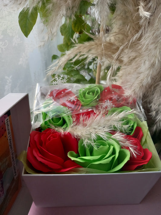 LARGE RED GREEN ROSE HEADS FLOWER SOAP IN WHITE DISPLAY BOX