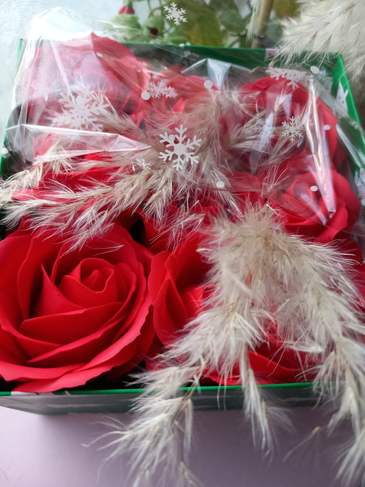 LARGE RED ROSE HEADS FLOWER SOAP IN GREEN DISPLAY BOX