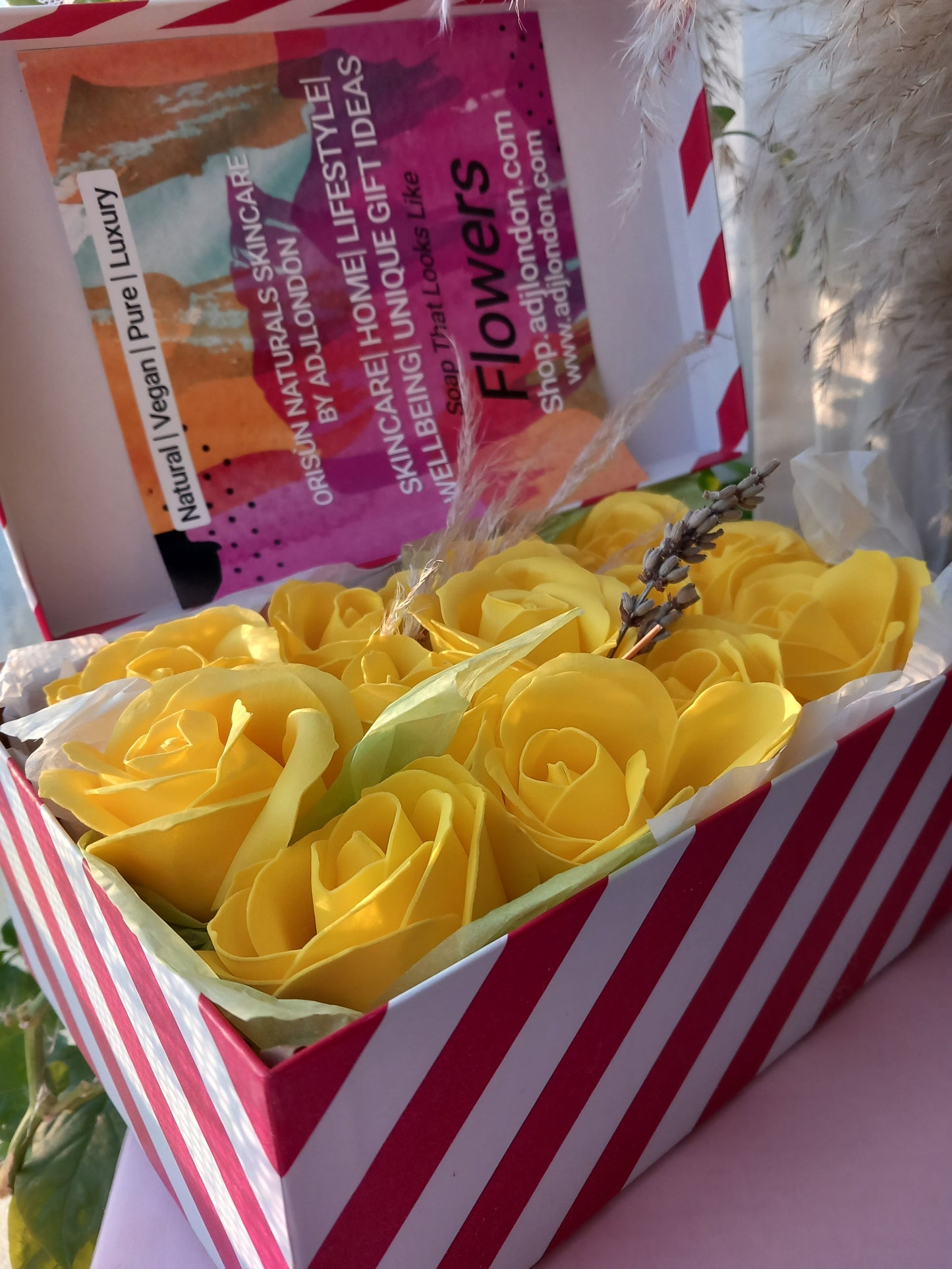 MELLOW YELLOW ROSE HEADS FLOWER SOAP IN CANDY CANE DISPLAY BOX