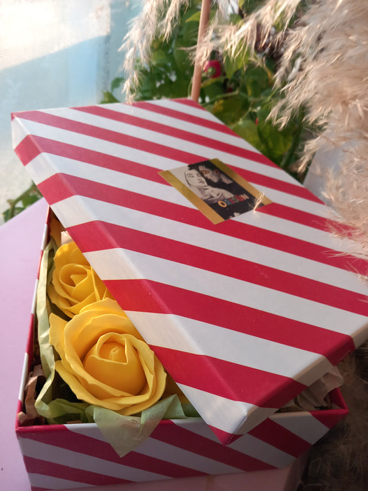 MELLOW YELLOW ROSE HEADS FLOWER SOAP IN CANDY CANE DISPLAY BOX