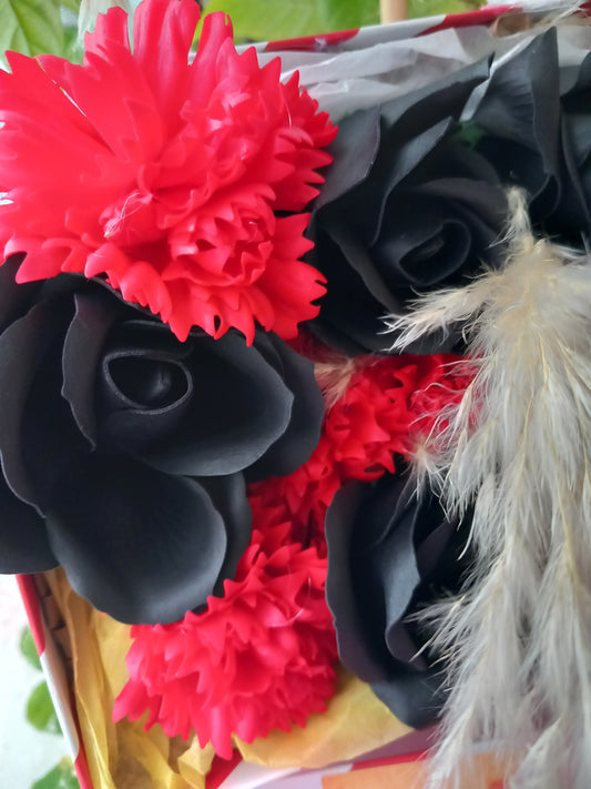 QUEEN OF HEARTS FLOWER SOAP IN CANDY CANE DISPLAY BOX