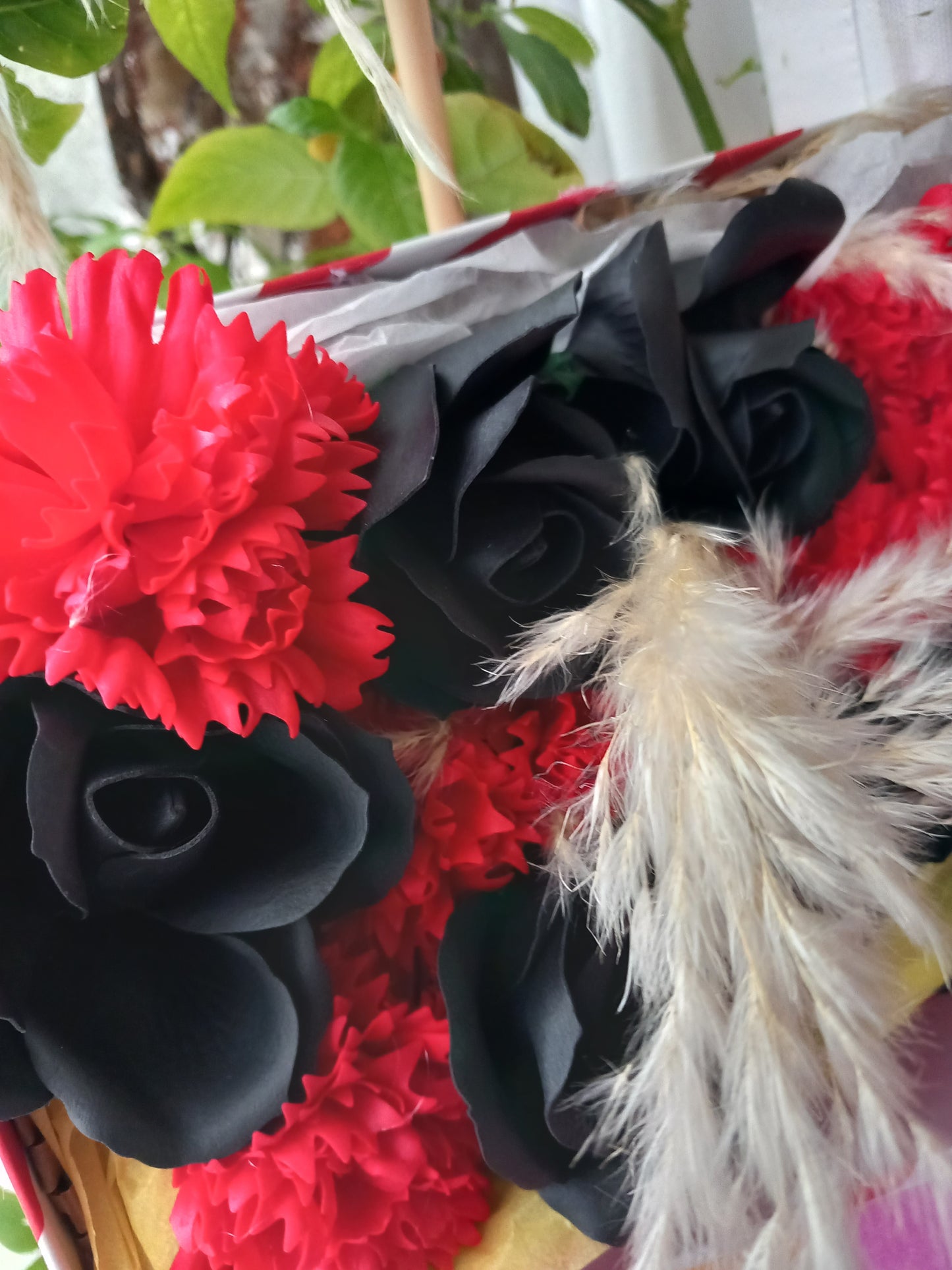 QUEEN OF HEARTS FLOWER SOAP IN CANDY CANE DISPLAY BOX