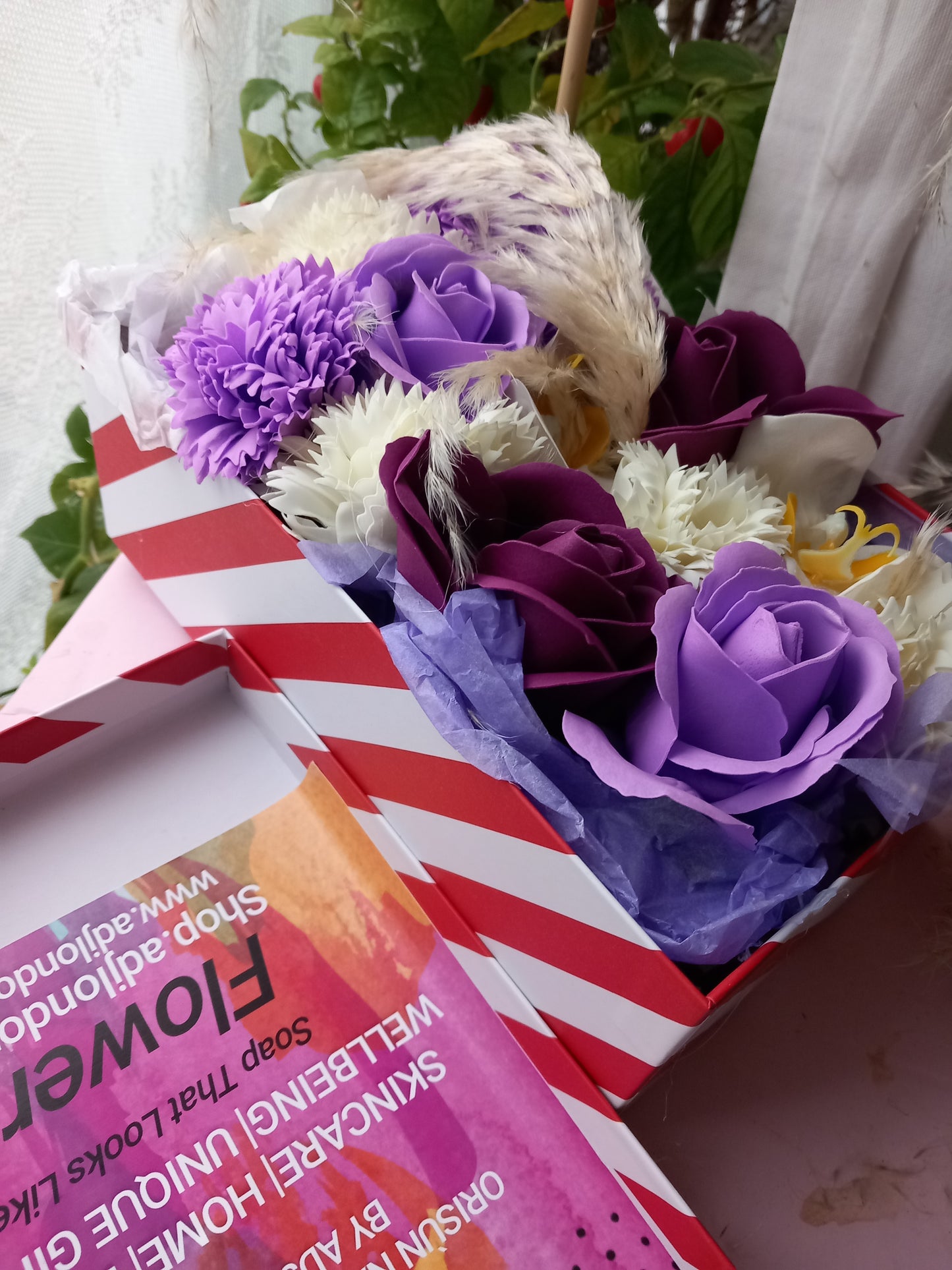 PURPLE MIX WHITE FLOWER SOAP IN CANDY CANE DISPLAY BOX
