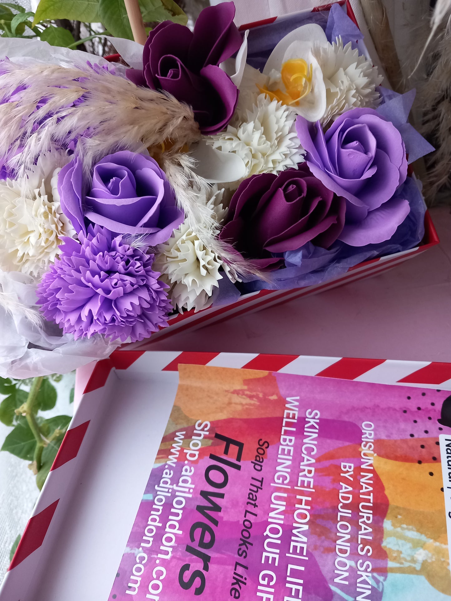 PURPLE MIX WHITE FLOWER SOAP IN CANDY CANE DISPLAY BOX