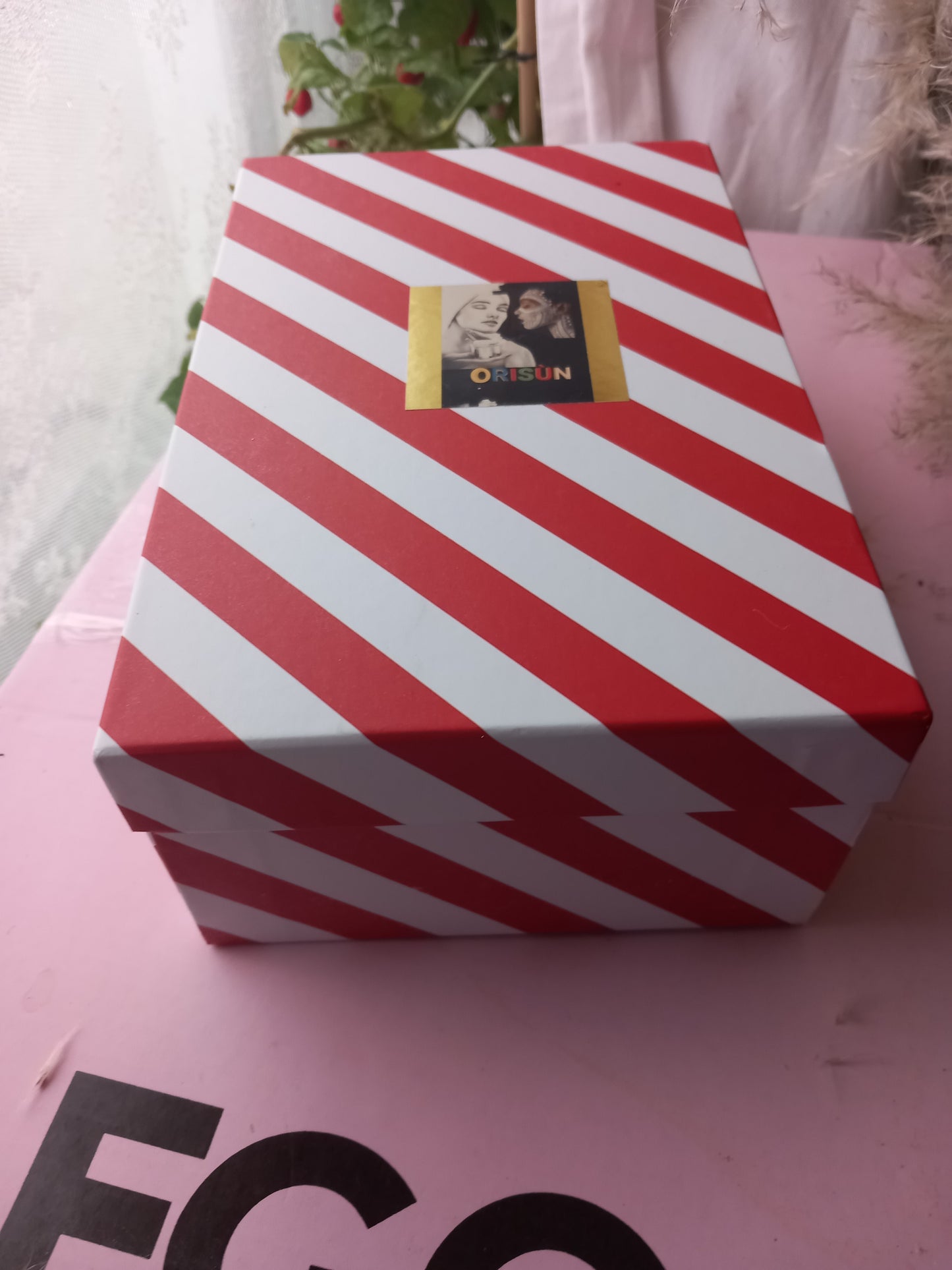 SUNSET ORANGE CREAM MIX WHITE FLOWER SOAP IN CANDY CANE DISPLAY BOX
