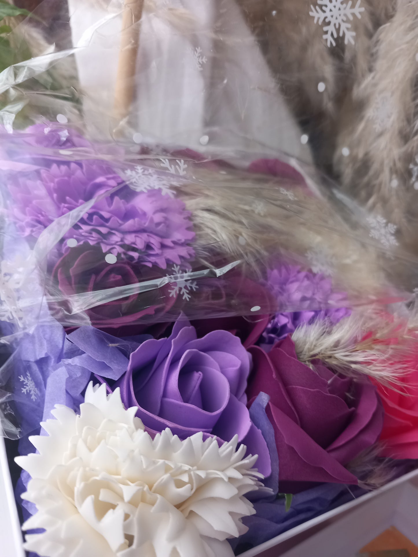 PURPLE SHADE MIX WHITE FLOWER SOAP IN WHITE DISPLAY BOX