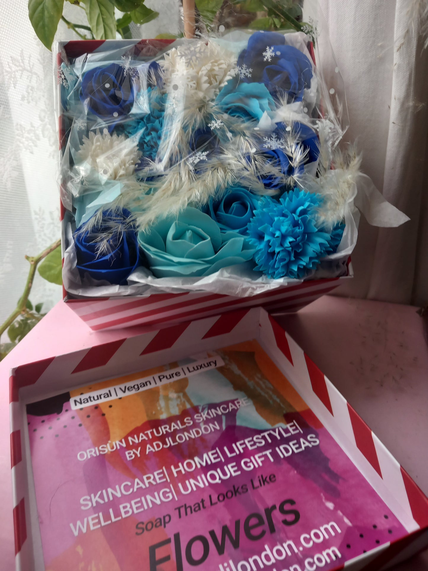 BLUE ON BLUE MIX WHITE FLOWER SOAP IN CANDY CANE DISPLAY BOX