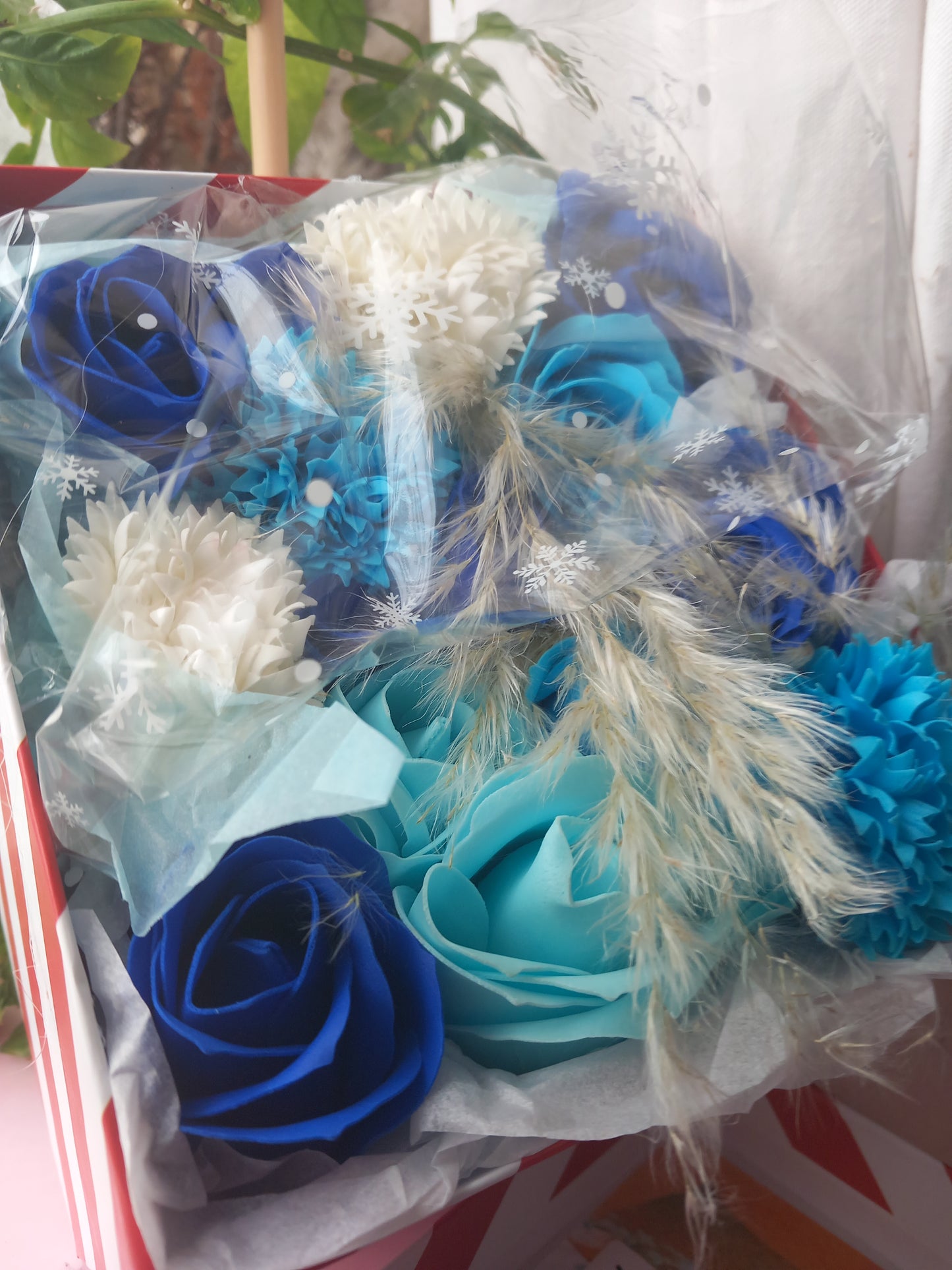 BLUE ON BLUE MIX WHITE FLOWER SOAP IN CANDY CANE DISPLAY BOX