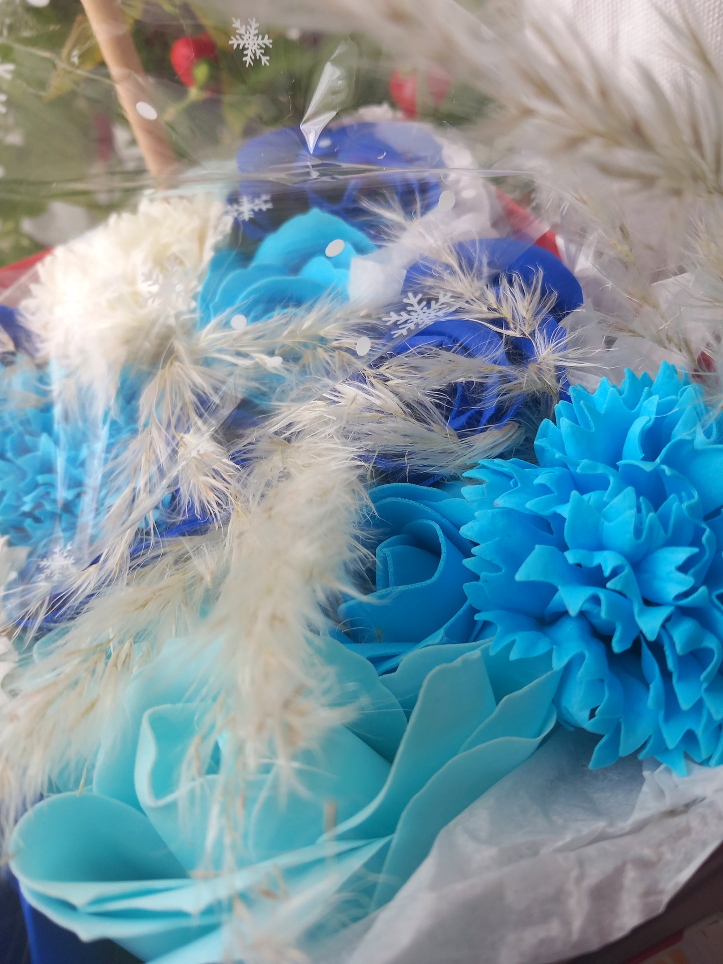BLUE ON BLUE MIX WHITE FLOWER SOAP IN CANDY CANE DISPLAY BOX